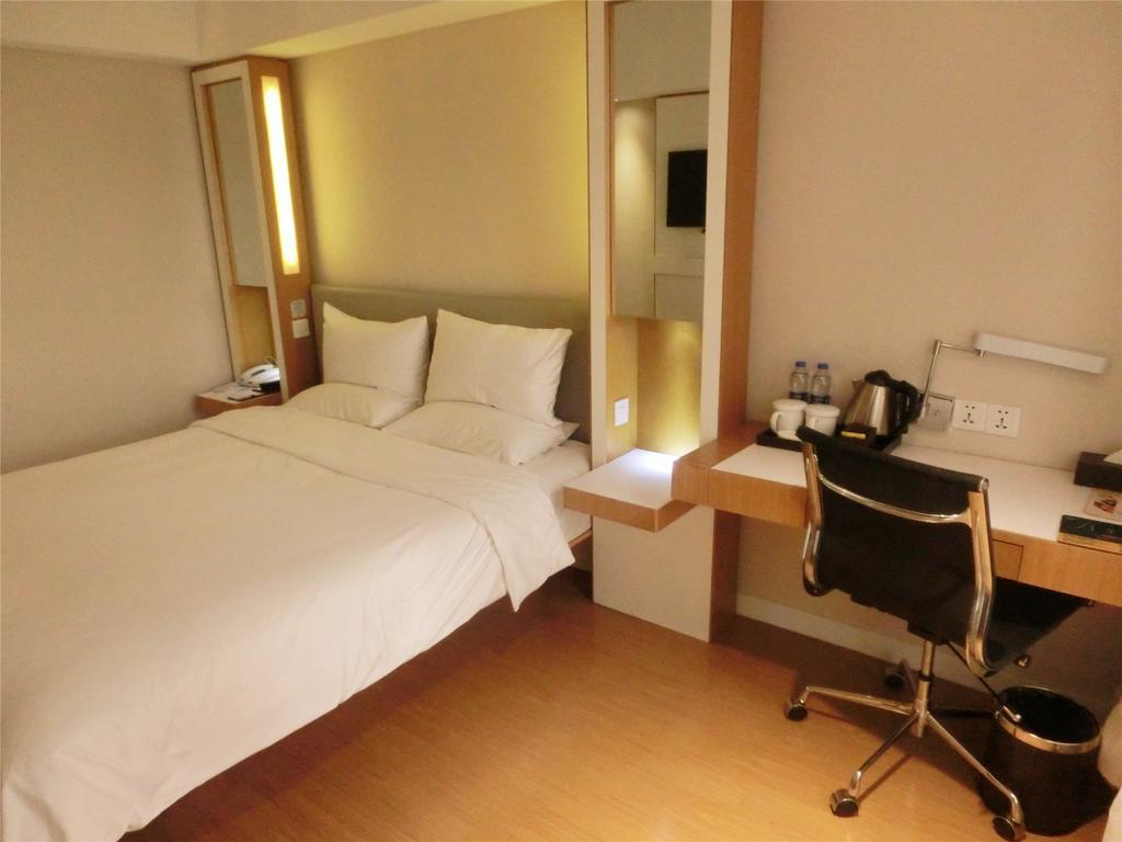 Ji Hotel Guangzhou Zhujiang New Town الغرفة الصورة