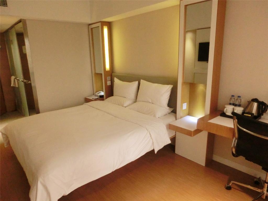 Ji Hotel Guangzhou Zhujiang New Town الغرفة الصورة